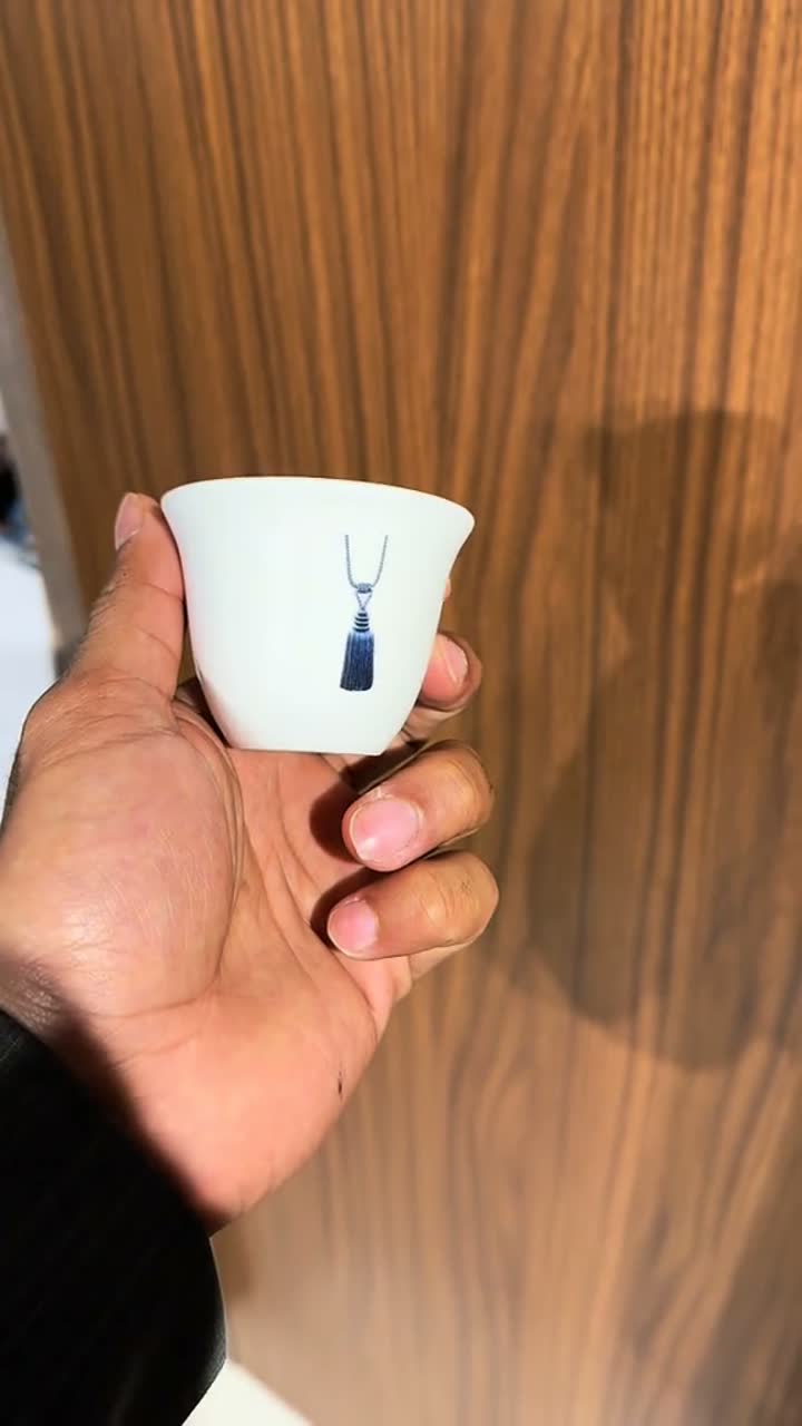 فنجان قهوة بهوية